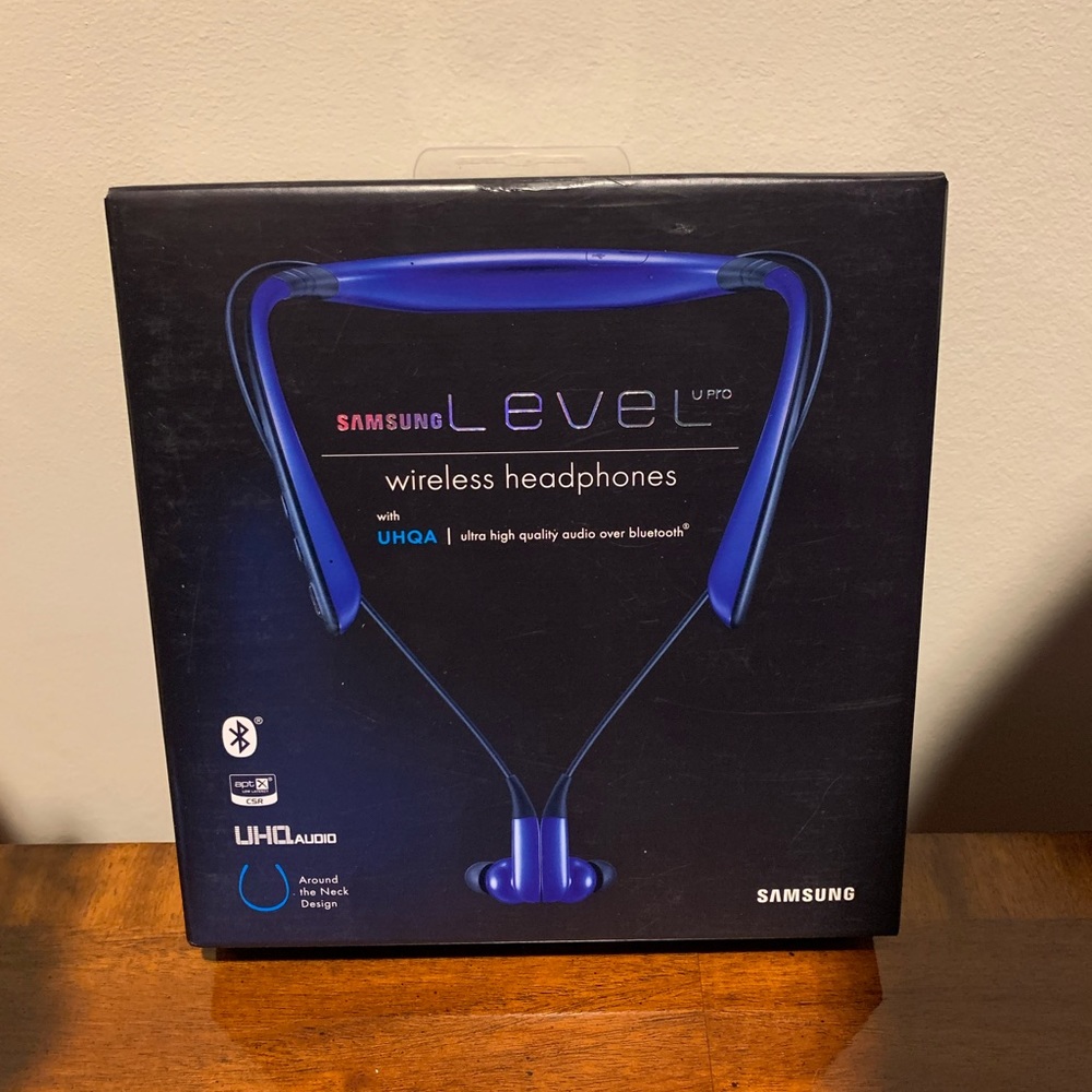 NWT! Samsung Blue Bluetooth Earbuds